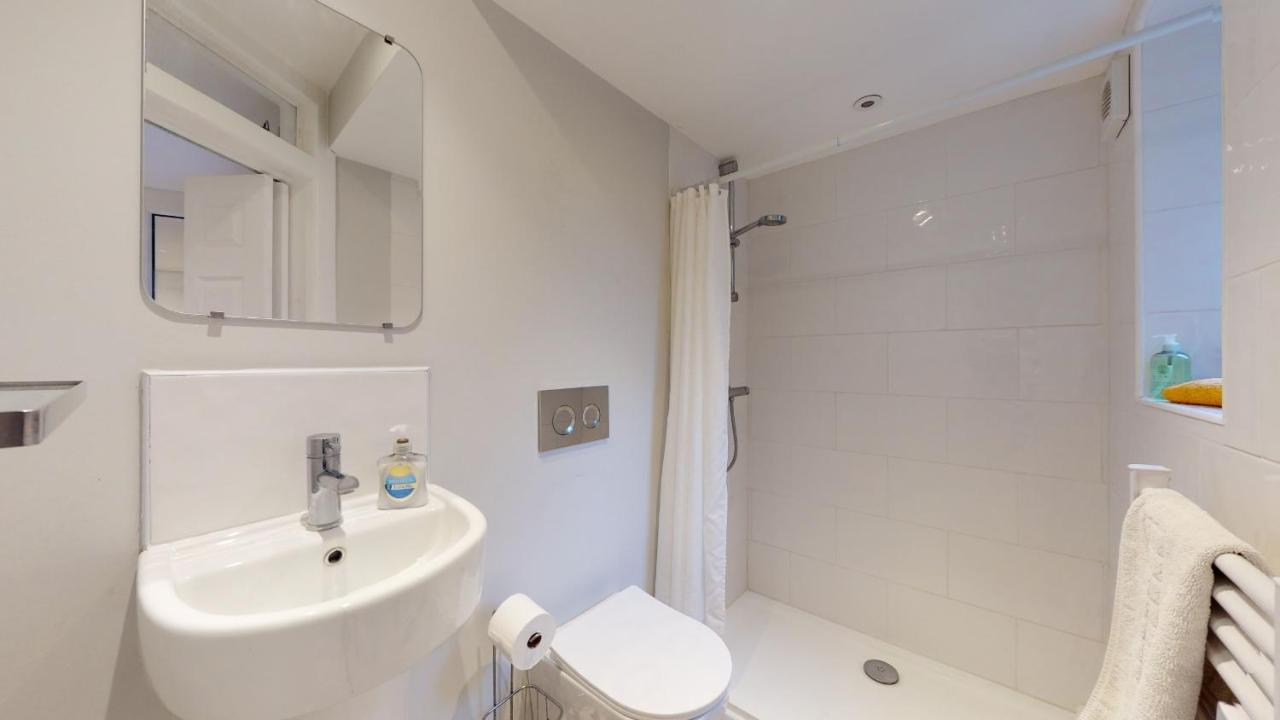 Wimbledon Studios Лондон Екстер'єр фото