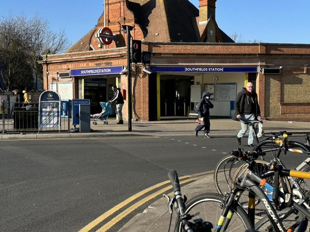 Wimbledon Studios Лондон Екстер'єр фото